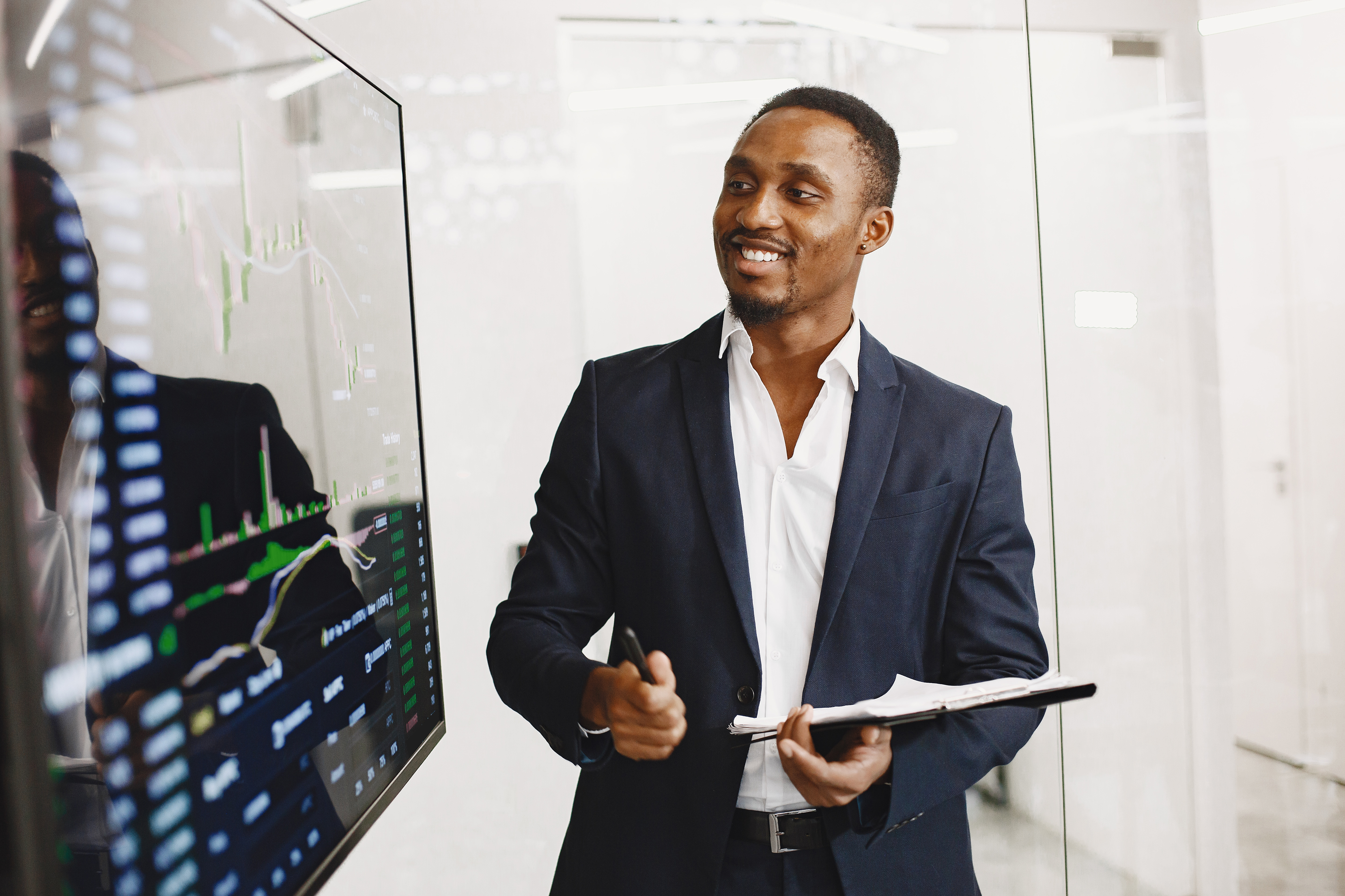 Image of a financial advisor meeting with a client